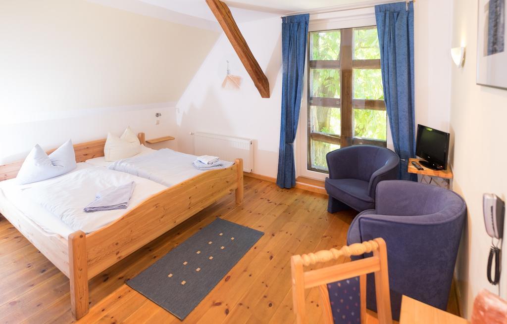 Landhotel Markthof Satemin Wustrow  Habitación foto