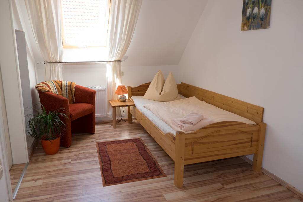 Landhotel Markthof Satemin Wustrow  Habitación foto
